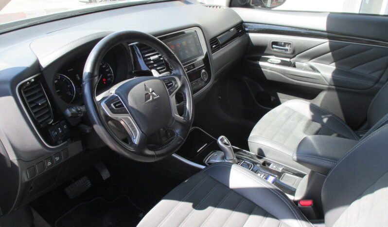 MITSUBISHI Outlander 2.4l PHEV 224cv Invite complet