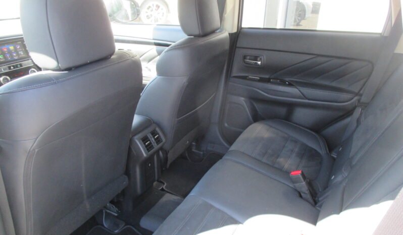 MITSUBISHI Outlander 2.4l PHEV 224cv Invite complet