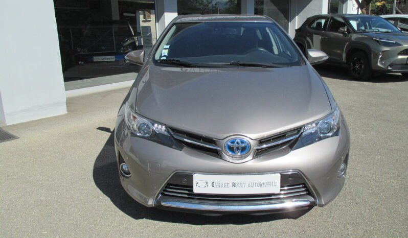 TOYOTA Auris HSD 136h Dynamic complet