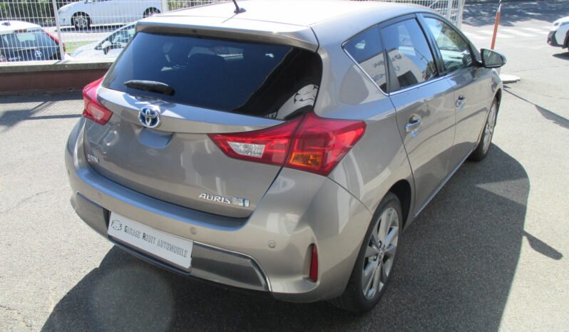 TOYOTA Auris HSD 136h Dynamic complet