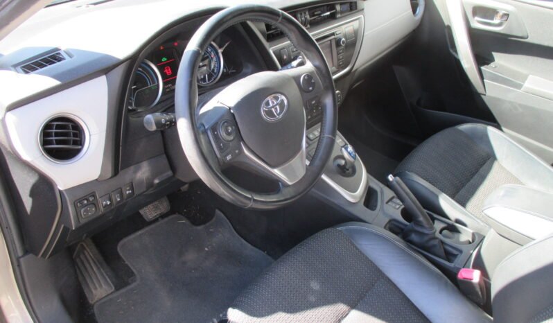 TOYOTA Auris HSD 136h Dynamic complet