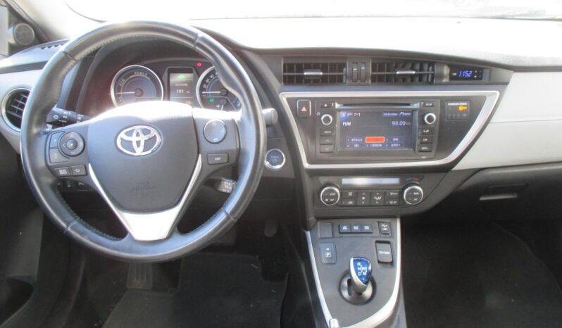 TOYOTA Auris HSD 136h Dynamic complet