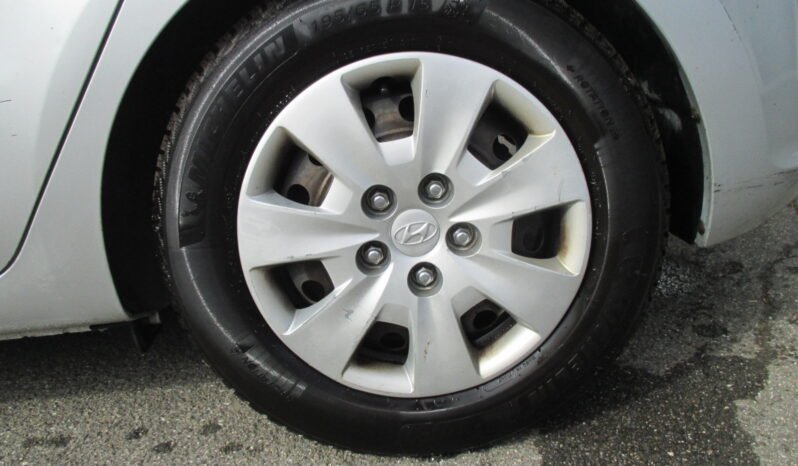 HYUNDAI i30 1.6 CRDI 90cv PACK CLIM 5P complet
